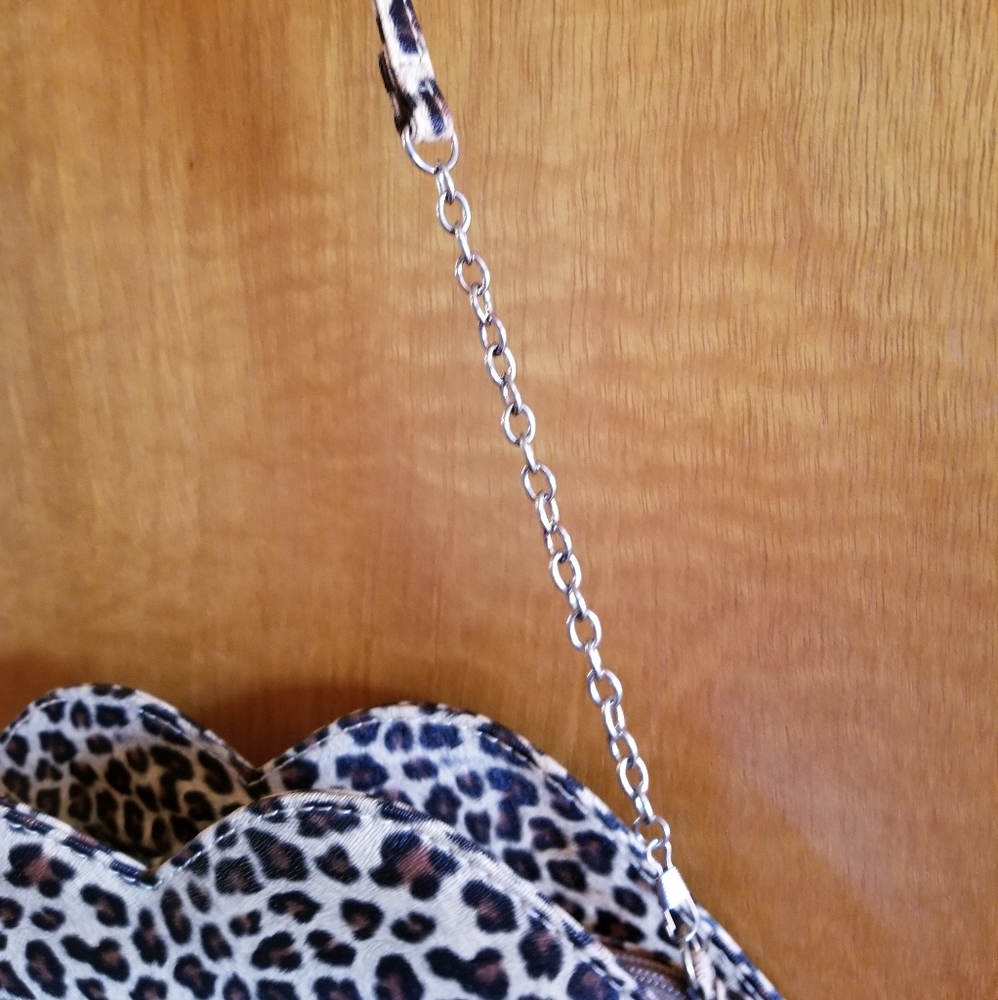 NWOT~"Lips" Purse - Picture 2 of 4